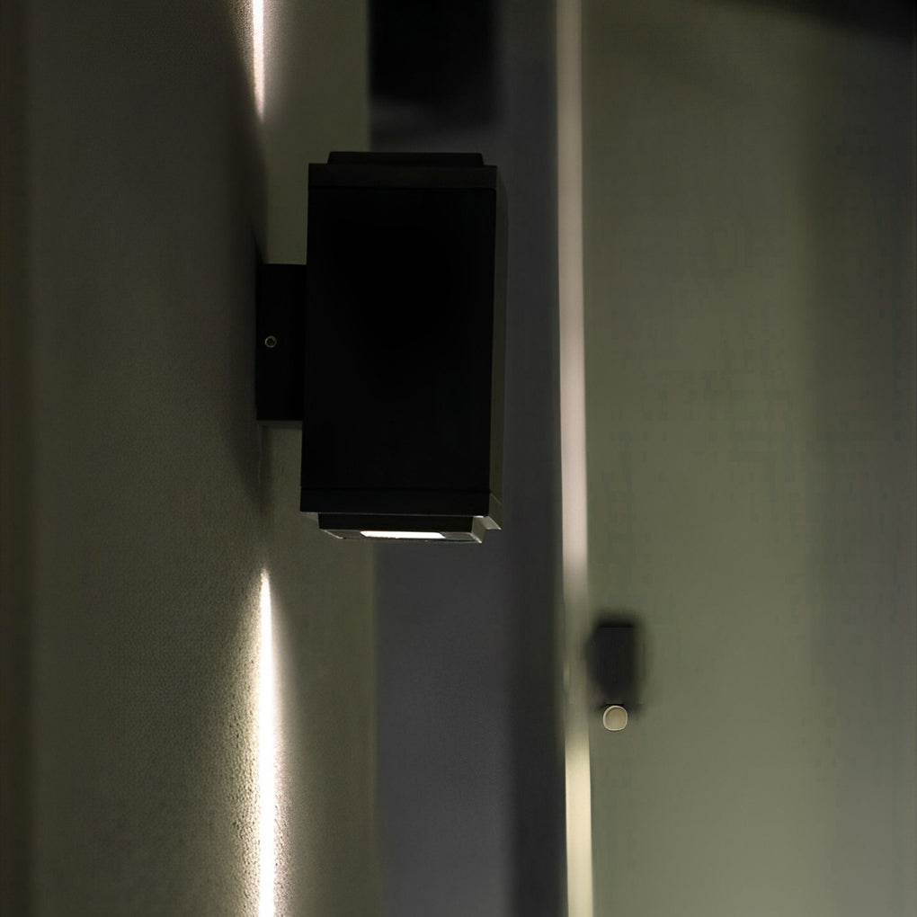 Die-Cast Aluminium Outdoor Wall Lantern — Up Down Dual Beam White LED