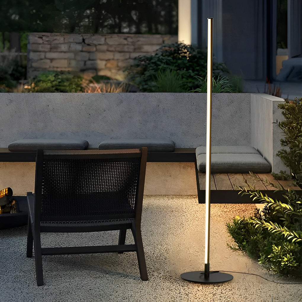 Solar Black Aluminium Linear Outdoor Floor Lamp — IP65 LED Garden Light